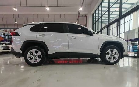 Toyota RAV4, 2024 год, 3 320 000 рублей, 6 фотография