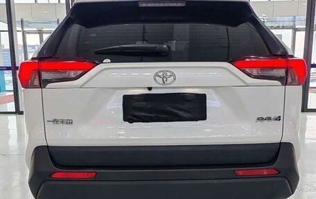 Toyota RAV4, 2024 год, 3 320 000 рублей, 4 фотография