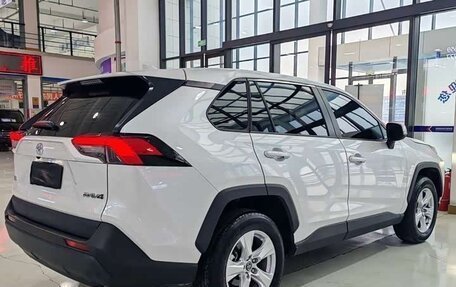 Toyota RAV4, 2024 год, 3 320 000 рублей, 7 фотография