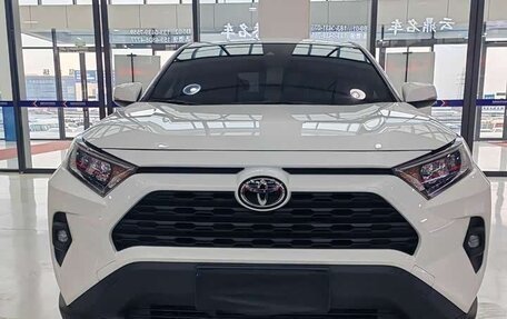 Toyota RAV4, 2024 год, 3 320 000 рублей, 2 фотография