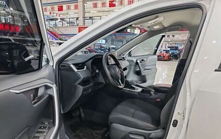 Toyota RAV4, 2024 год, 3 320 000 рублей, 9 фотография