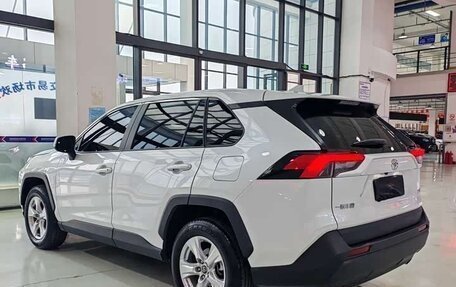 Toyota RAV4, 2024 год, 3 320 000 рублей, 5 фотография