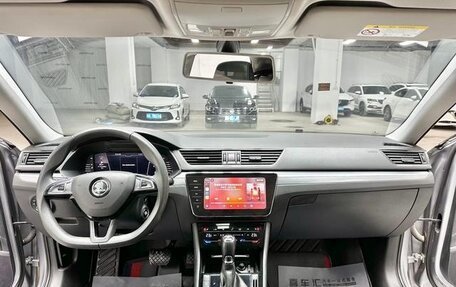 Skoda Superb III рестайлинг, 2022 год, 1 995 000 рублей, 10 фотография