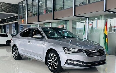 Skoda Superb III рестайлинг, 2022 год, 1 993 000 рублей, 3 фотография