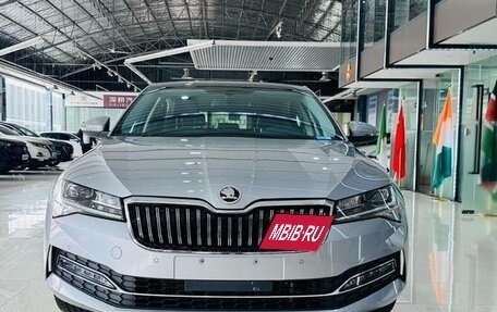 Skoda Superb III рестайлинг, 2022 год, 1 993 000 рублей, 2 фотография