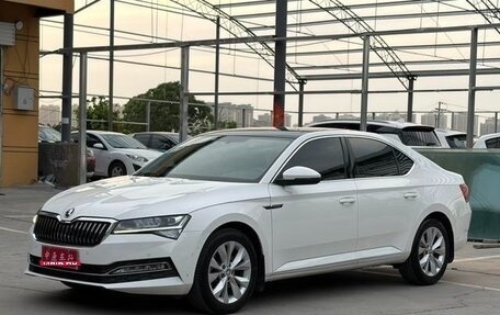 Skoda Superb III рестайлинг, 2021 год, 1 700 000 рублей, 1 фотография