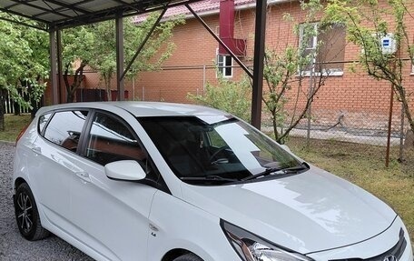 Hyundai Solaris II рестайлинг, 2015 год, 1 220 000 рублей, 5 фотография