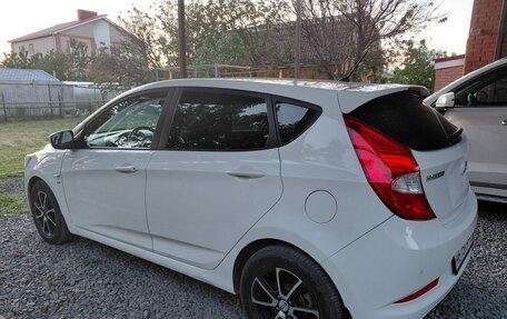 Hyundai Solaris II рестайлинг, 2015 год, 1 220 000 рублей, 10 фотография
