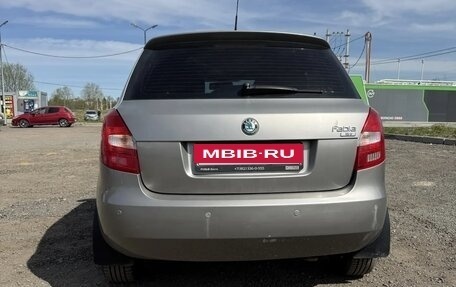 Skoda Fabia II, 2011 год, 585 000 рублей, 2 фотография