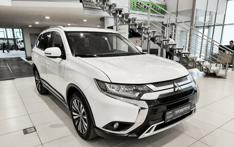Mitsubishi Outlander III рестайлинг 3, 2021 год, 2 785 000 рублей, 6 фотография