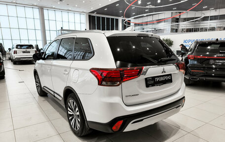 Mitsubishi Outlander III рестайлинг 3, 2021 год, 2 785 000 рублей, 11 фотография
