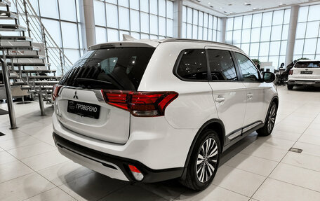 Mitsubishi Outlander III рестайлинг 3, 2021 год, 2 785 000 рублей, 9 фотография