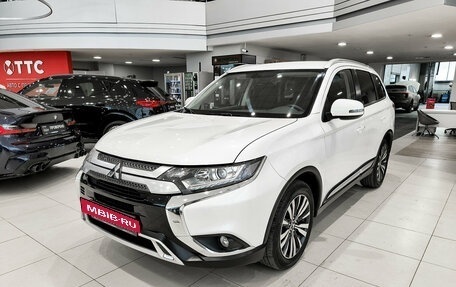Mitsubishi Outlander III рестайлинг 3, 2021 год, 2 785 000 рублей, 2 фотография
