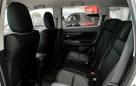 Mitsubishi Outlander III рестайлинг 3, 2021 год, 2 785 000 рублей, 16 фотография