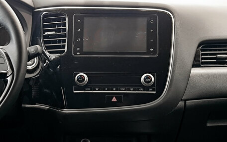 Mitsubishi Outlander III рестайлинг 3, 2021 год, 2 785 000 рублей, 19 фотография