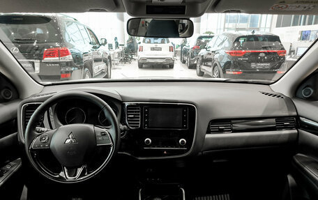Mitsubishi Outlander III рестайлинг 3, 2021 год, 2 785 000 рублей, 18 фотография