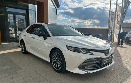 Toyota Camry, 2018 год, 2 600 000 рублей, 3 фотография