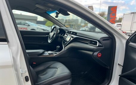 Toyota Camry, 2018 год, 2 600 000 рублей, 19 фотография