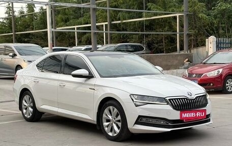 Skoda Superb III рестайлинг, 2021 год, 1 700 000 рублей, 3 фотография