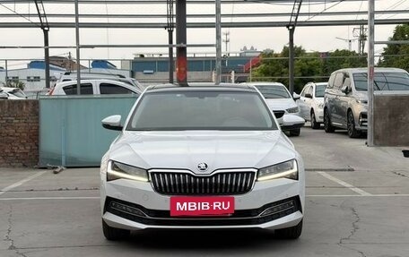 Skoda Superb III рестайлинг, 2021 год, 1 700 000 рублей, 2 фотография