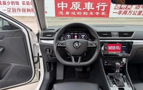 Skoda Superb III рестайлинг, 2021 год, 1 700 000 рублей, 12 фотография