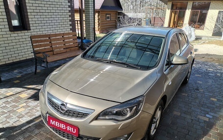 Opel Astra J, 2012 год, 790 000 рублей, 1 фотография