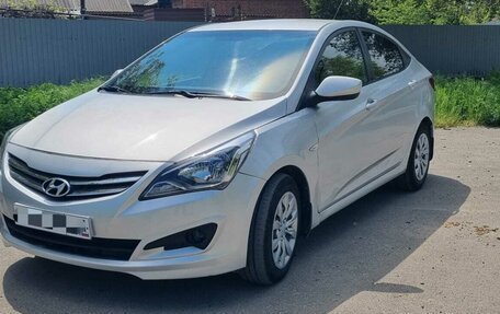 Hyundai Solaris II рестайлинг, 2015 год, 650 000 рублей, 3 фотография