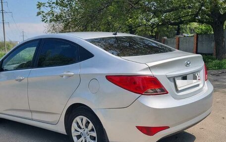 Hyundai Solaris II рестайлинг, 2015 год, 650 000 рублей, 6 фотография