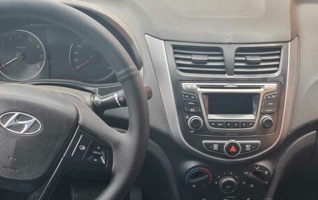 Hyundai Solaris II рестайлинг, 2015 год, 650 000 рублей, 9 фотография