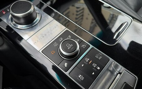 Land Rover Range Rover IV рестайлинг, 2015 год, 3 280 000 рублей, 17 фотография