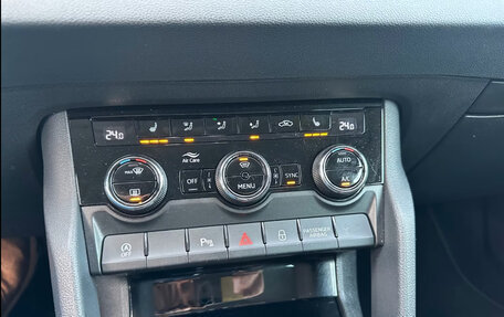Skoda Karoq I, 2023 год, 3 212 094 рублей, 19 фотография