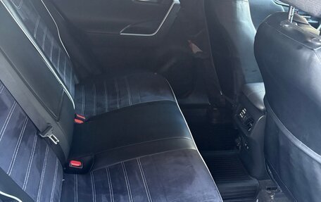 Toyota RAV4, 2021 год, 2 400 000 рублей, 7 фотография