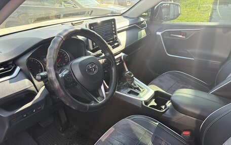 Toyota RAV4, 2021 год, 2 400 000 рублей, 6 фотография
