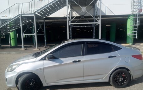 Hyundai Solaris II рестайлинг, 2011 год, 670 000 рублей, 5 фотография