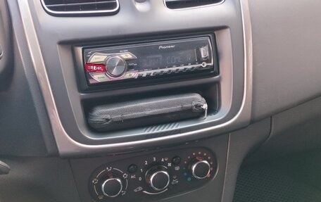 Renault Logan II, 2015 год, 650 000 рублей, 1 фотография