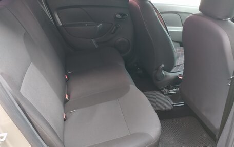 Renault Logan II, 2015 год, 650 000 рублей, 10 фотография