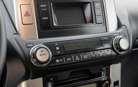 Toyota Land Cruiser Prado 150 рестайлинг 2, 2010 год, 3 000 000 рублей, 8 фотография