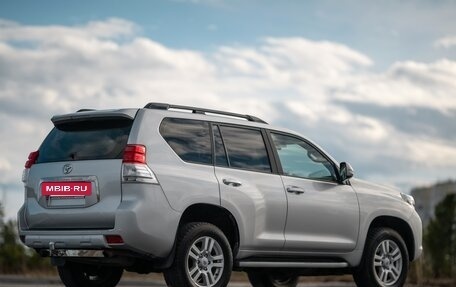 Toyota Land Cruiser Prado 150 рестайлинг 2, 2010 год, 3 000 000 рублей, 2 фотография
