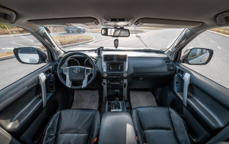 Toyota Land Cruiser Prado 150 рестайлинг 2, 2010 год, 3 000 000 рублей, 22 фотография