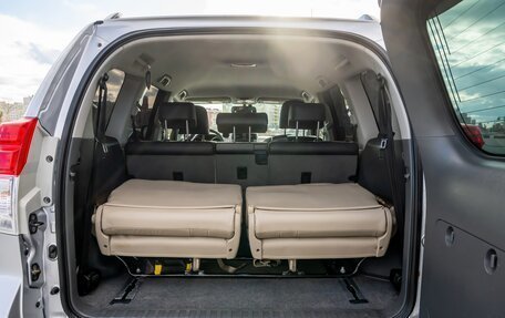 Toyota Land Cruiser Prado 150 рестайлинг 2, 2010 год, 3 000 000 рублей, 17 фотография