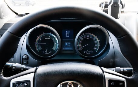 Toyota Land Cruiser Prado 150 рестайлинг 2, 2010 год, 3 000 000 рублей, 14 фотография