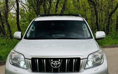 Toyota Land Cruiser Prado 150 рестайлинг 2, 2011 год, 3 000 000 рублей, 1 фотография