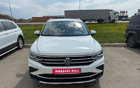 Volkswagen Tiguan II, 2021 год, 3 700 000 рублей, 3 фотография