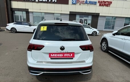 Volkswagen Tiguan II, 2021 год, 3 700 000 рублей, 5 фотография