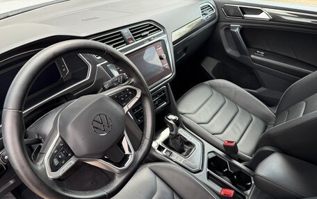 Volkswagen Tiguan II, 2021 год, 3 700 000 рублей, 16 фотография