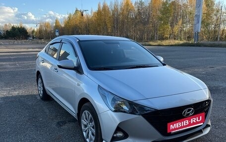 Hyundai Solaris II рестайлинг, 2022 год, 1 680 000 рублей, 2 фотография