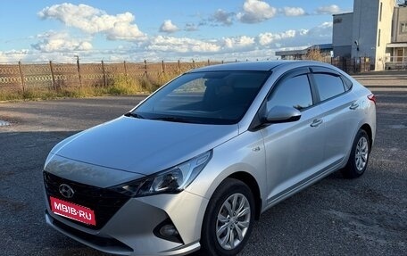 Hyundai Solaris II рестайлинг, 2022 год, 1 680 000 рублей, 8 фотография