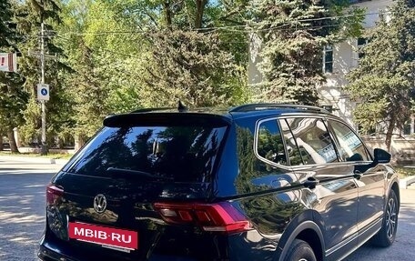 Volkswagen Tiguan II, 2019 год, 2 250 000 рублей, 2 фотография