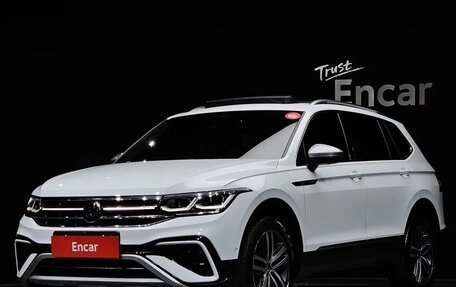 Volkswagen Tiguan II, 2023 год, 3 450 077 рублей, 2 фотография