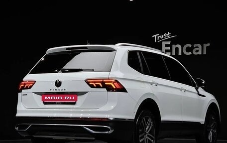 Volkswagen Tiguan II, 2023 год, 3 450 077 рублей, 4 фотография